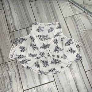 The outfit white string flower top